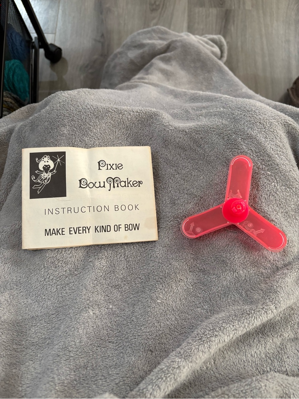 Pixie Bow Maker - Bright Pink Plastic Bow Tool